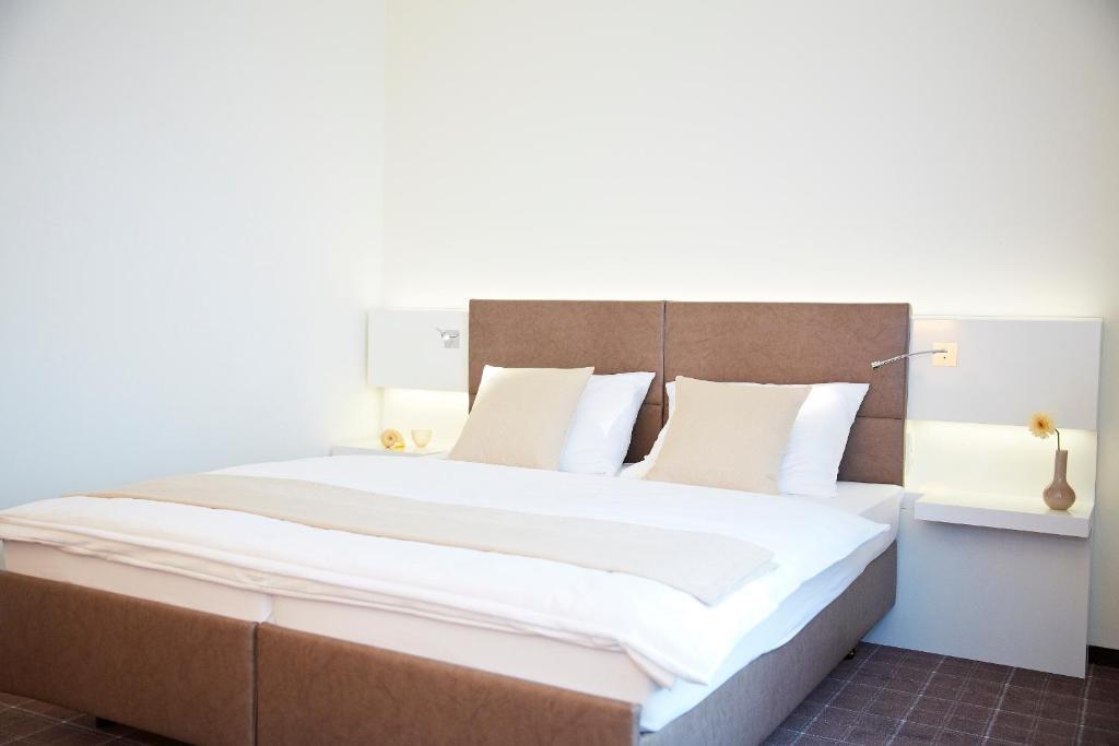 Landhotel Sonne Neuendettelsau الغرفة الصورة